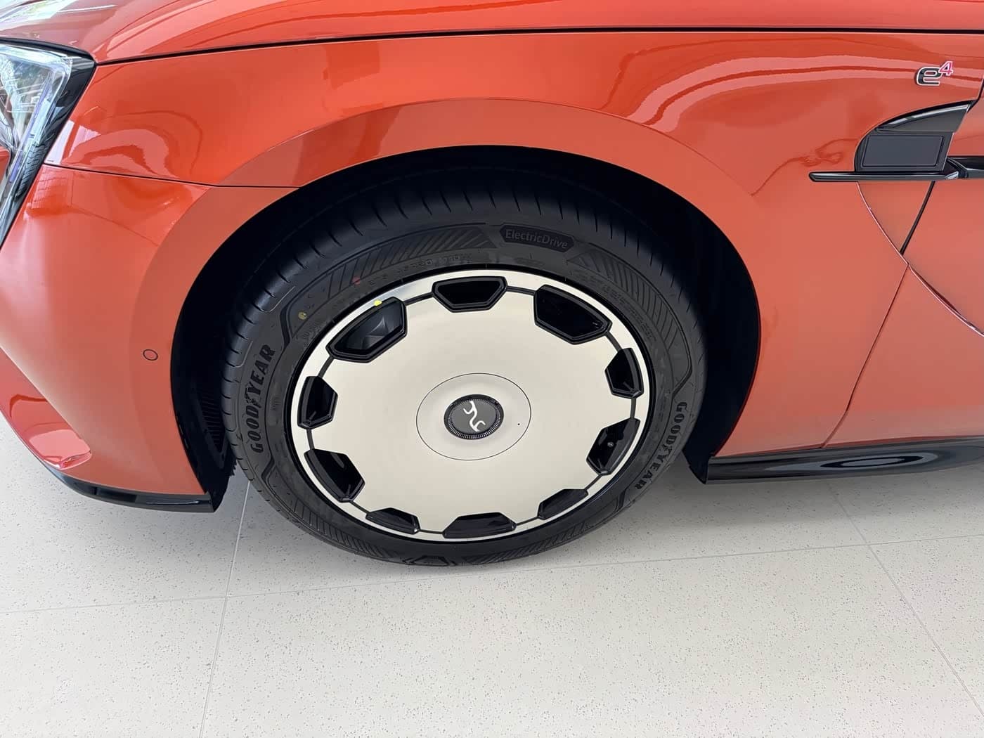 2026 Yangwang U7 Yellow, 100 km, China export – photo 8