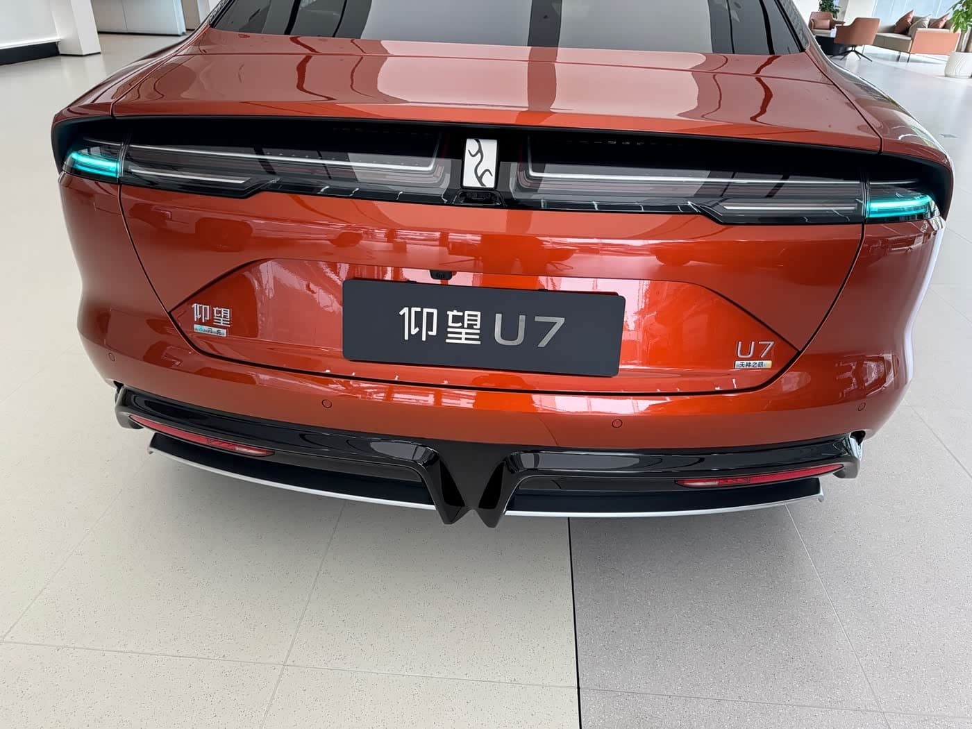 2026 Yangwang U7 Yellow, 100 km, China export – photo 14