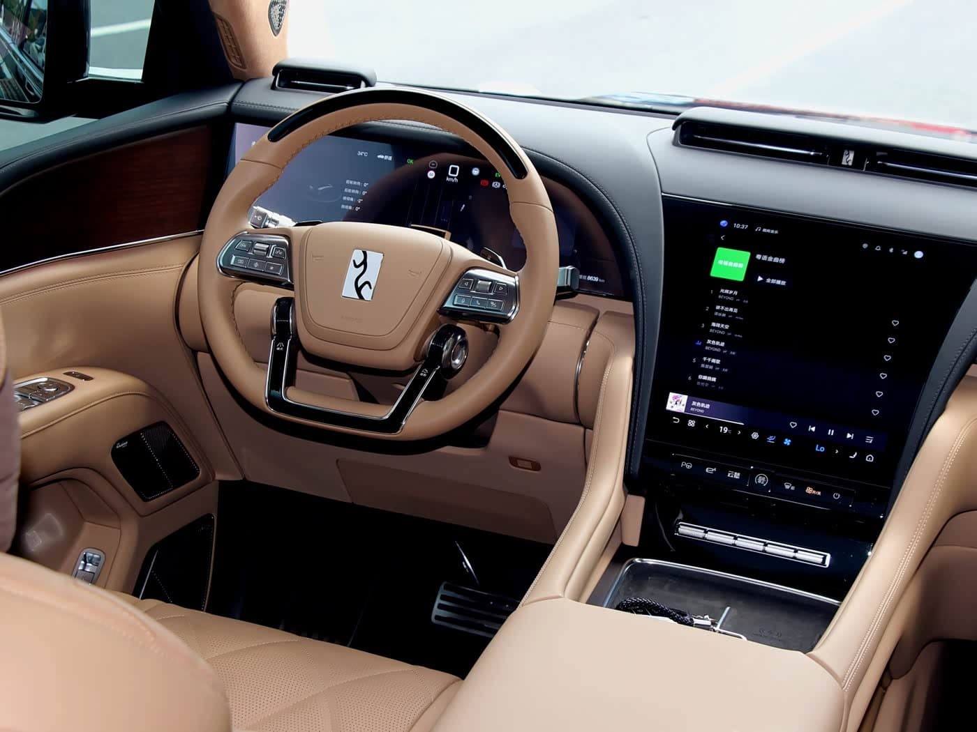 2025 Yangwang U8 L Black, 9,200 km, China export – photo 12