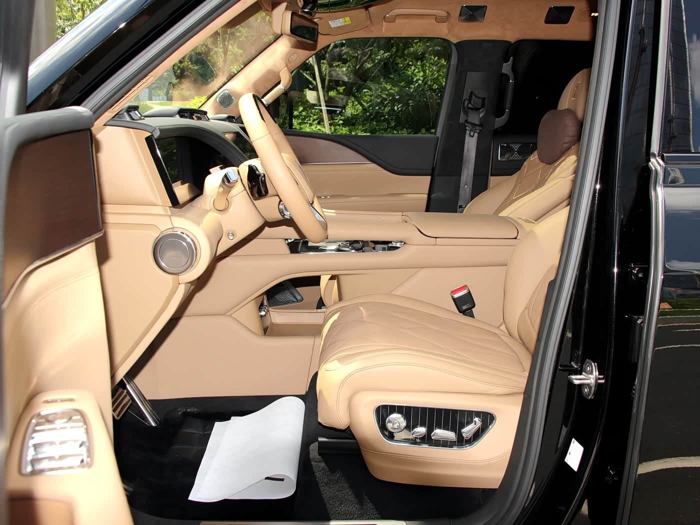 2025 Yangwang U8 L Black, 9,200 km, China export – photo 13