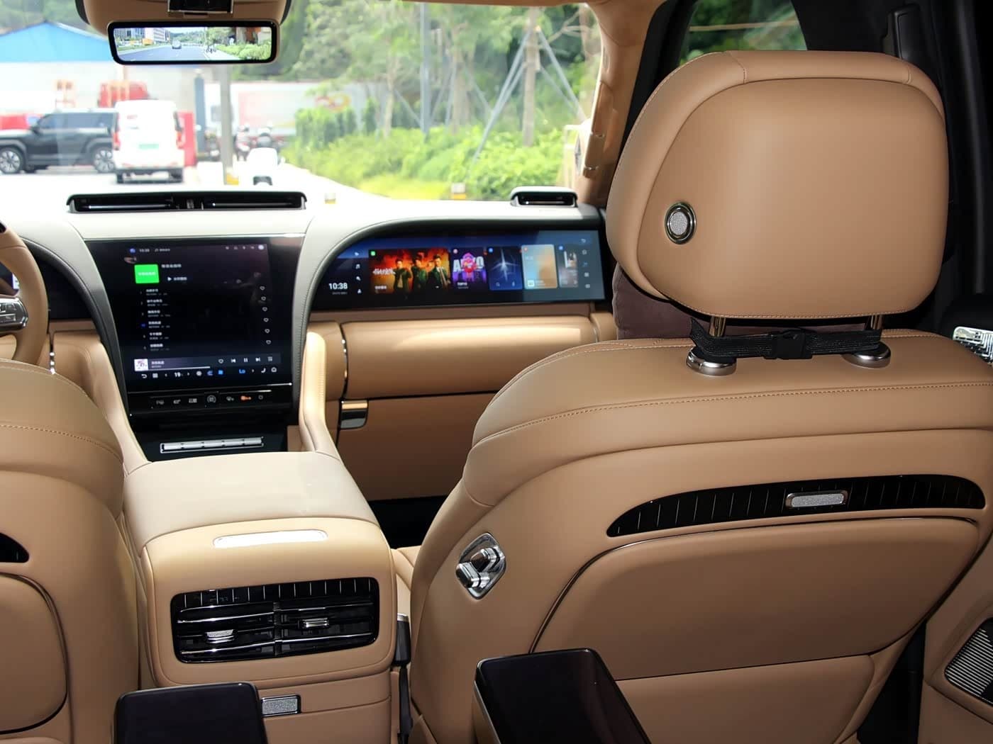 2025 Yangwang U8 L Black, 9,200 km, China export – photo 20