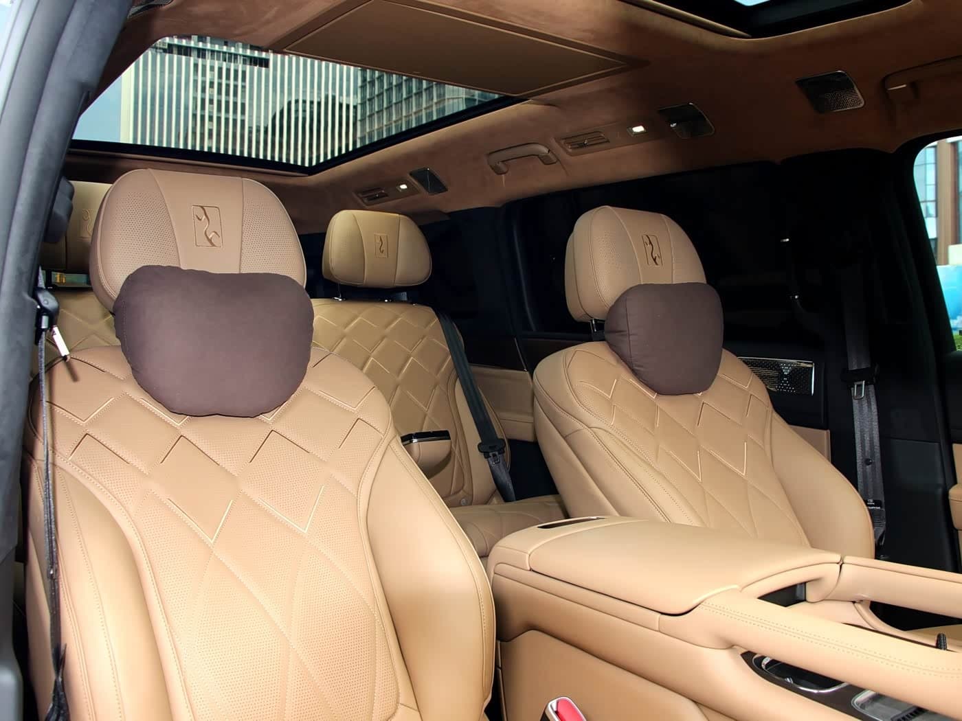 2025 Yangwang U8 L Black, 9,200 km, China export – photo 10
