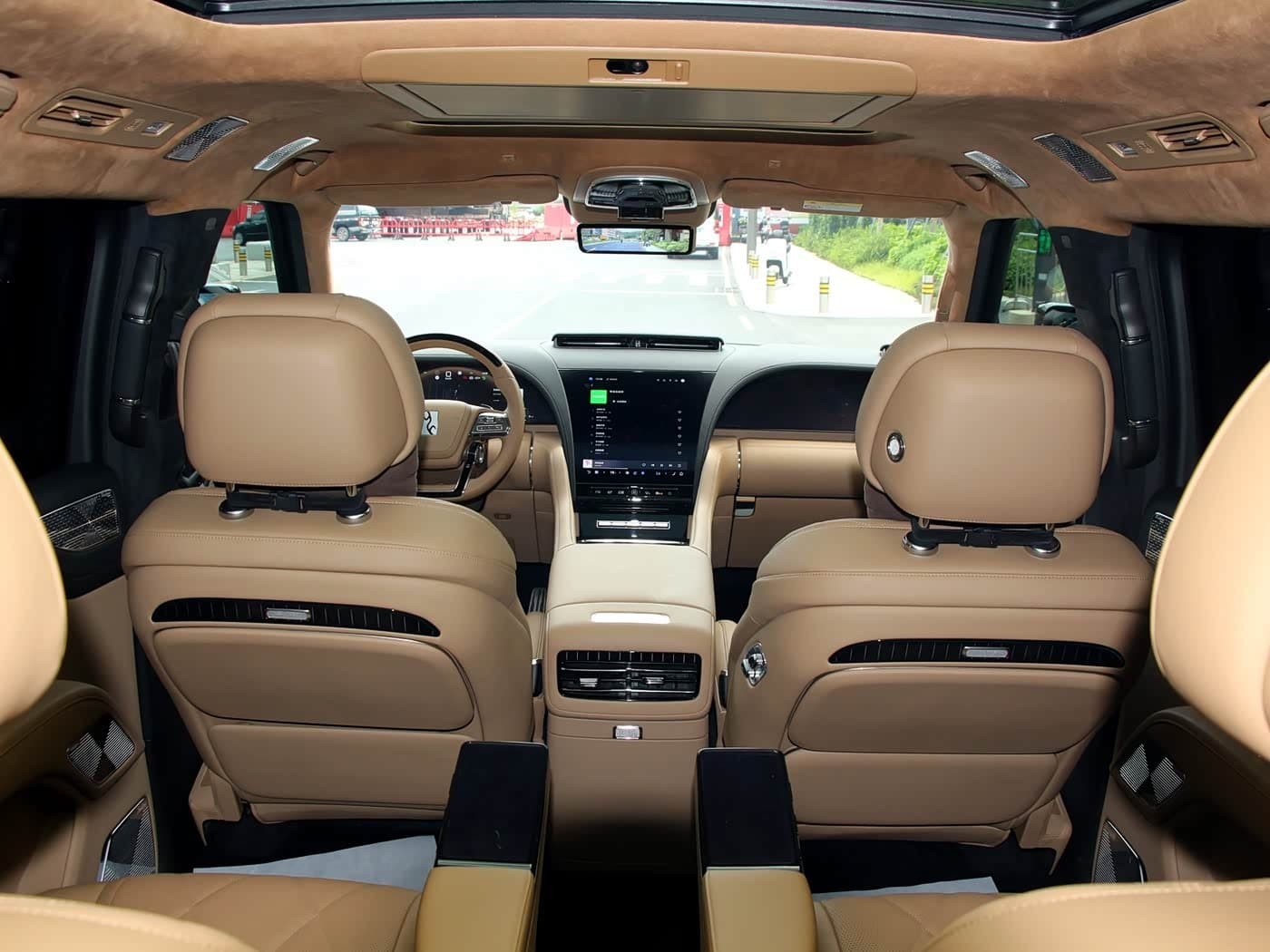 2025 Yangwang U8 L Black, 9,200 km, China export – photo 19