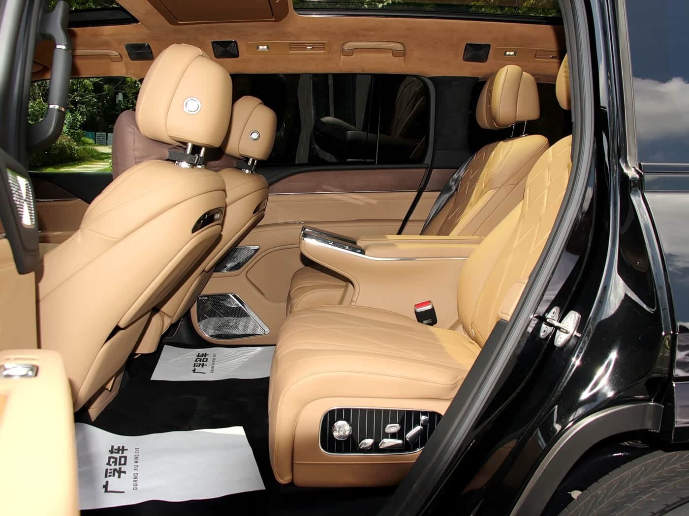 2025 Yangwang U8 L Black, 9,200 km, China export – photo 18