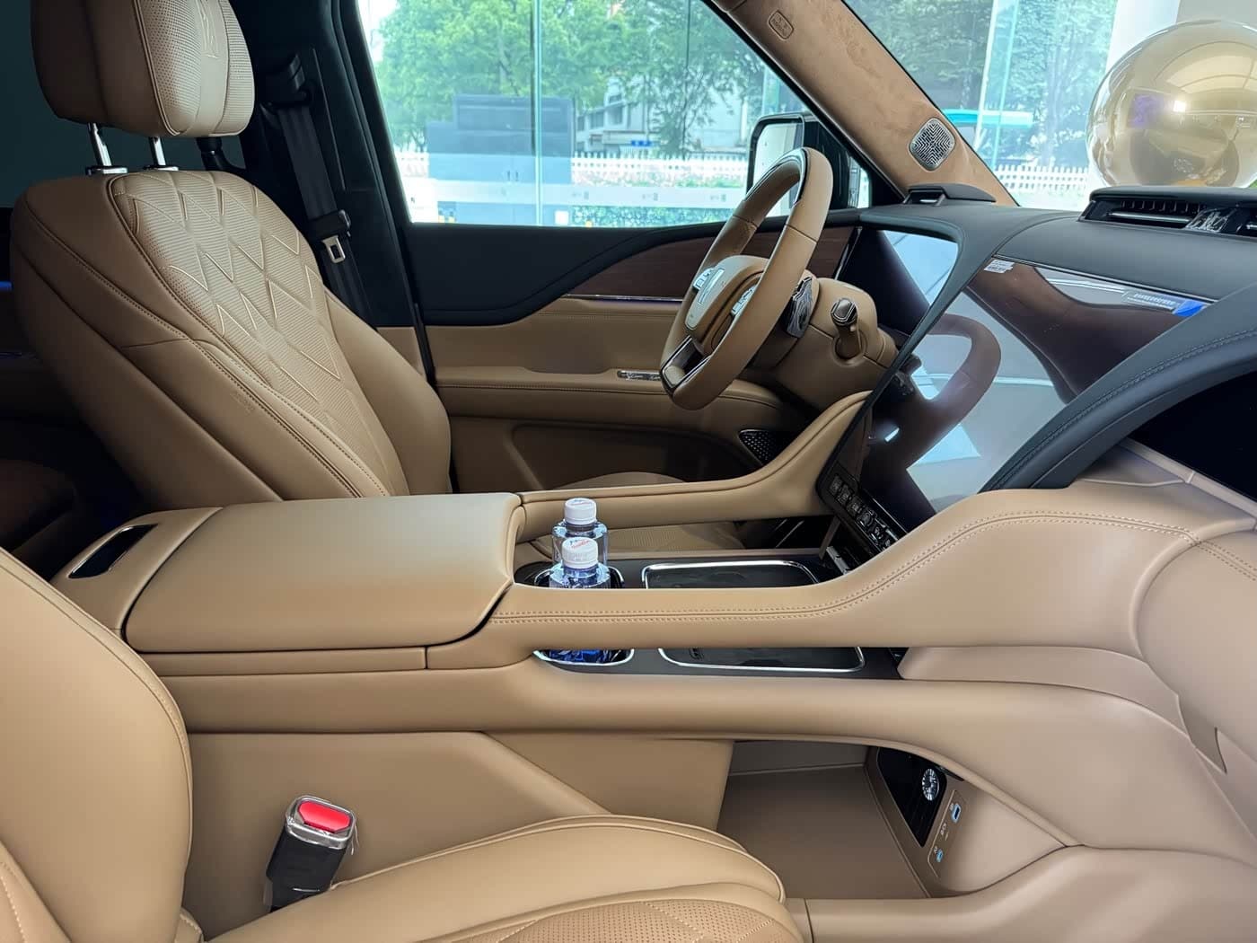 2026 Yangwang U8 L Champagne, 100 km, China export – photo 11