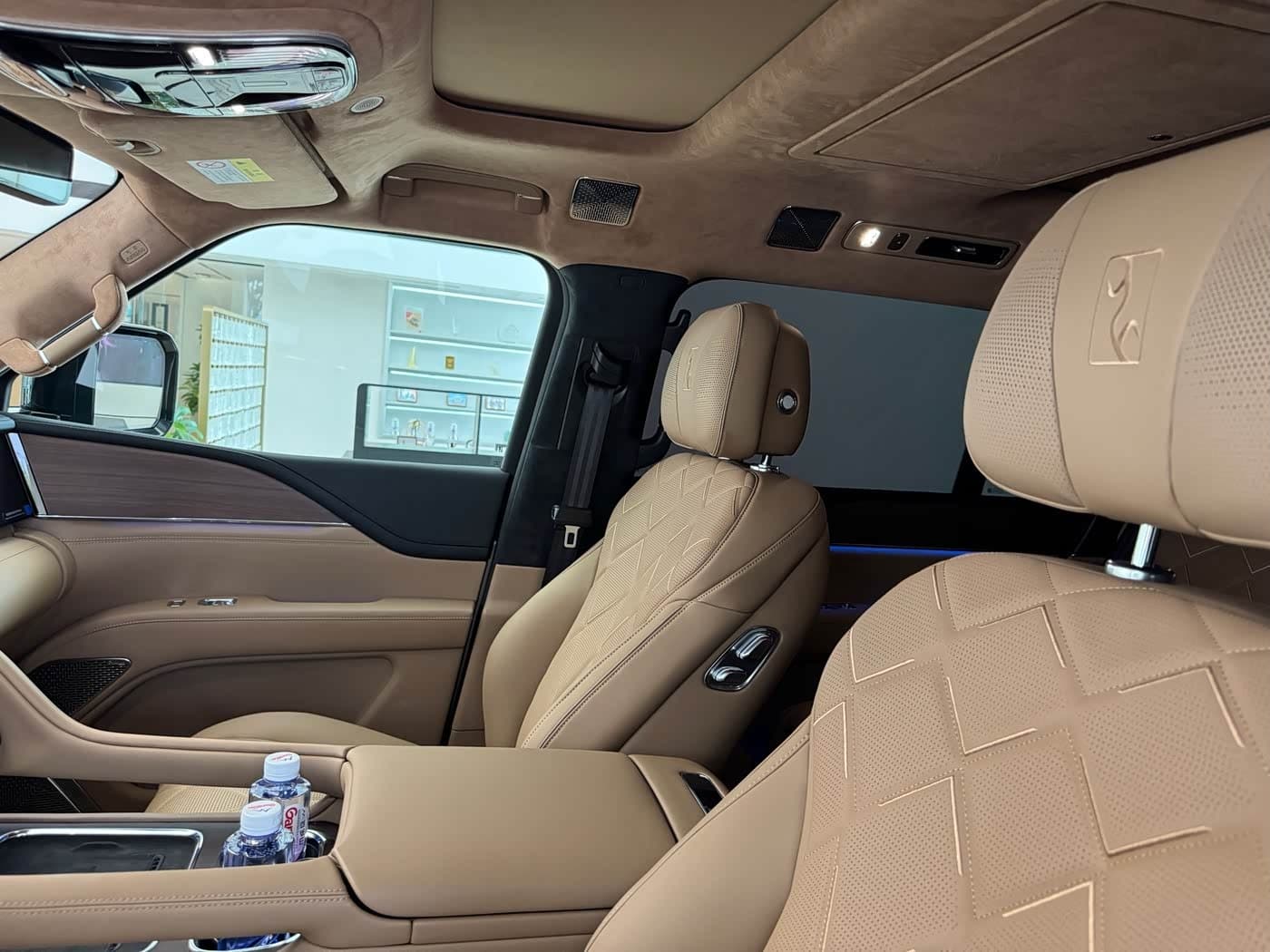 2026 Yangwang U8 L Champagne, 100 km, China export – photo 13