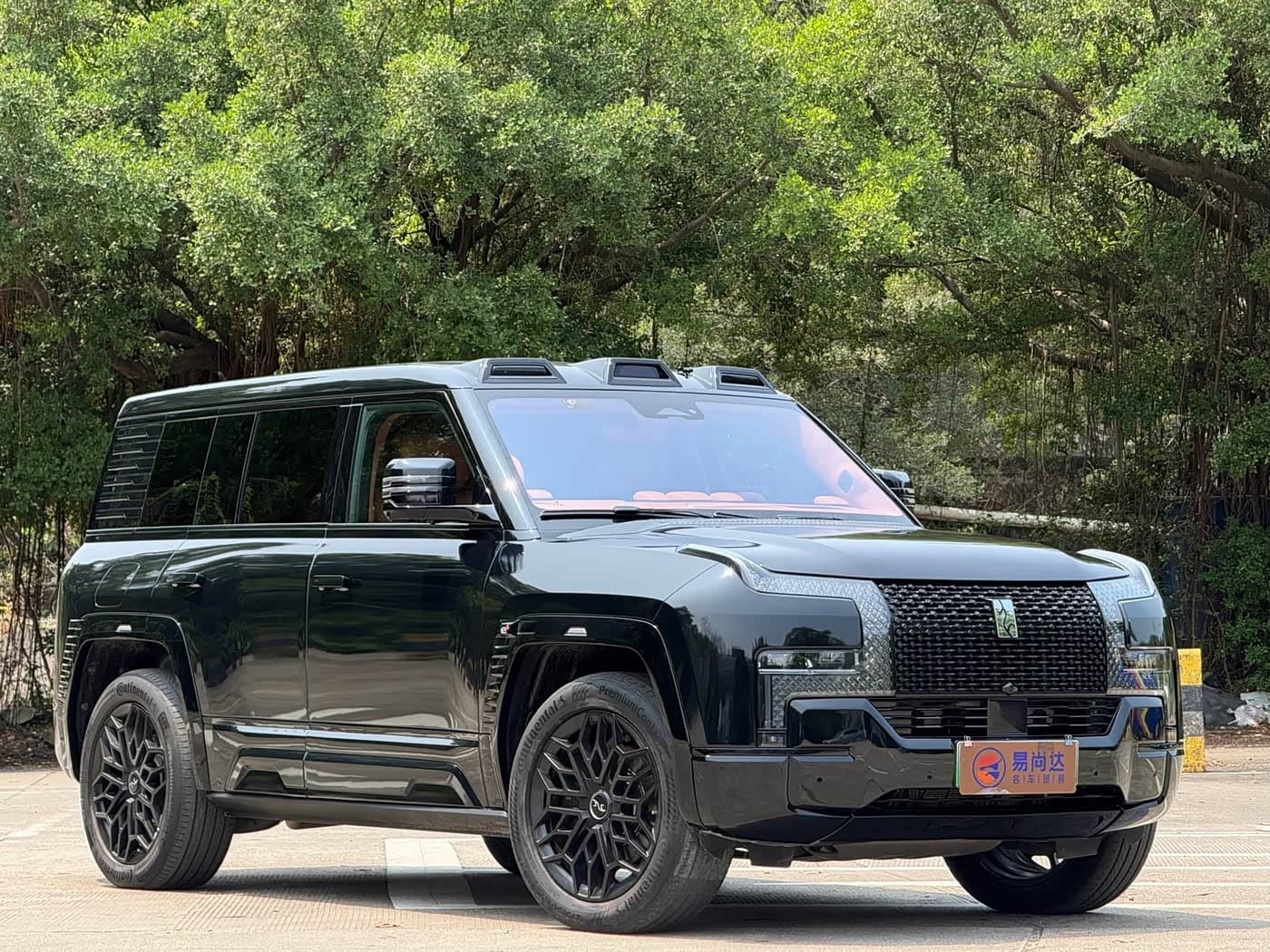 2023 Yangwang U8 Black, 30,000 km, China export – photo 3