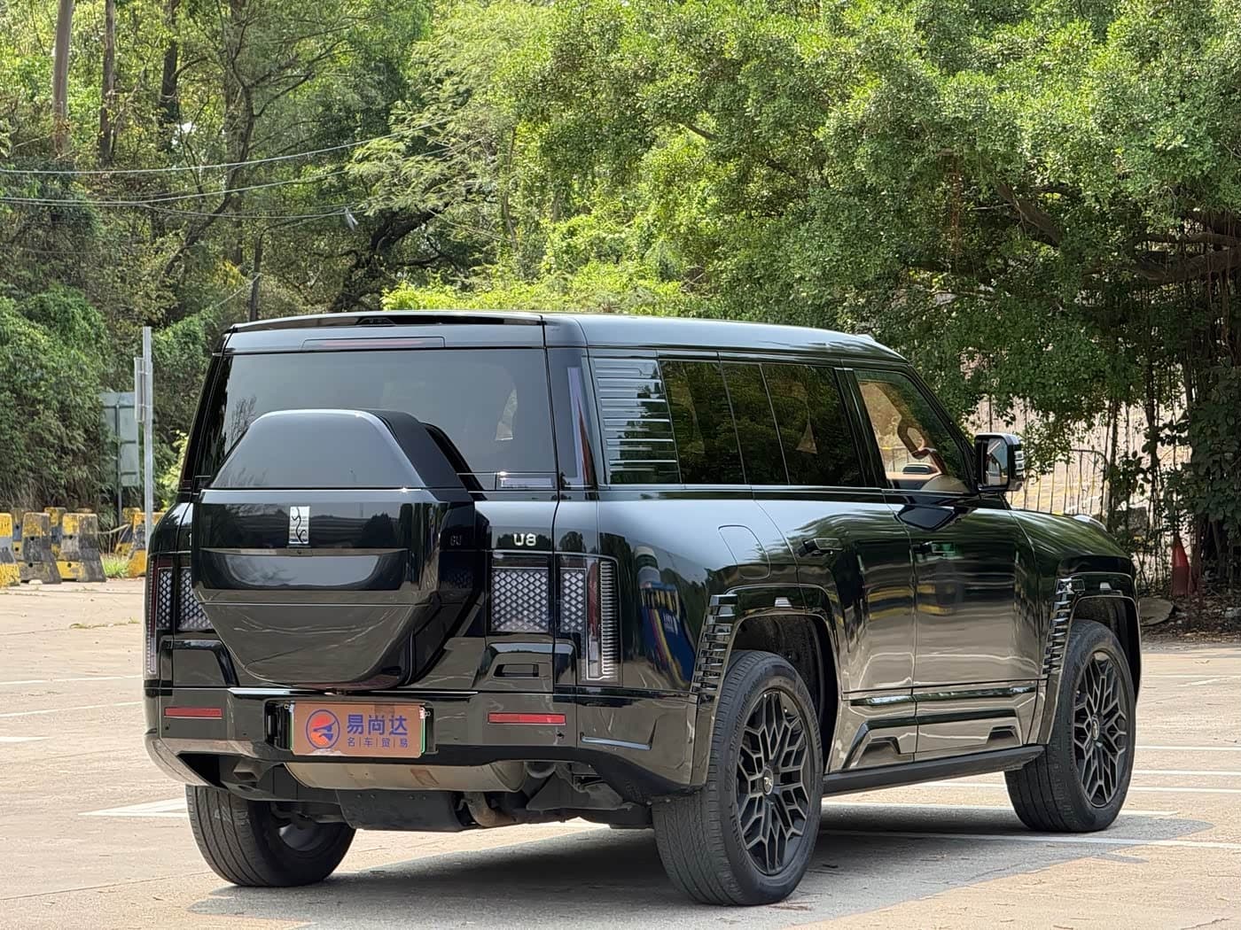 2023 Yangwang U8 Black, 30,000 km, China export – photo 9