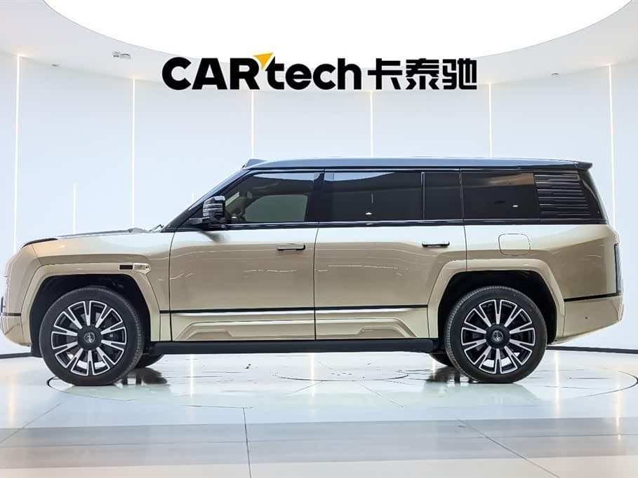 2025 Yangwang U8 L Champagne, 6,600 km, China export – photo 7