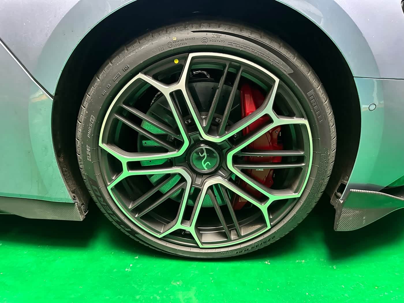 2024 Yangwang U9 رمادي فضي, 1,000 km, China export – photo 4
