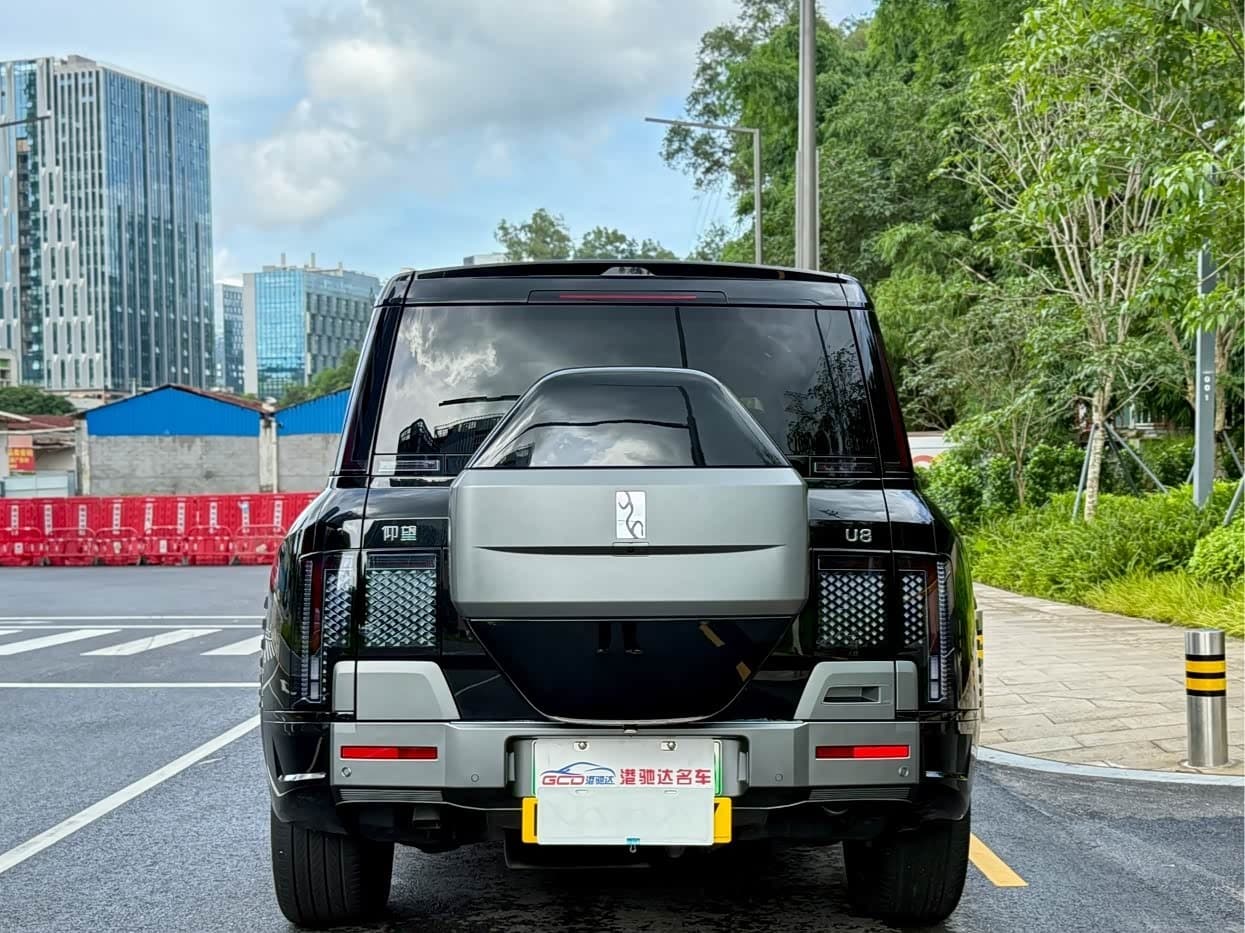 2023 Yangwang U8 Black, 15,000 km, China export – photo 5