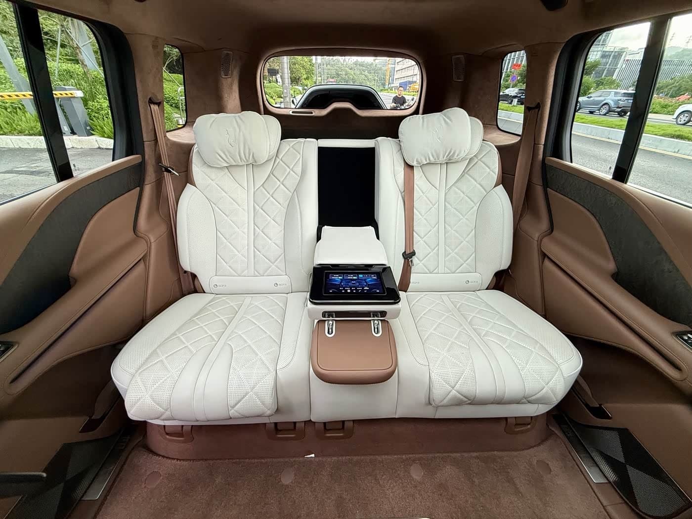 2023 Yangwang U8 Black, 15,000 km, China export – photo 10