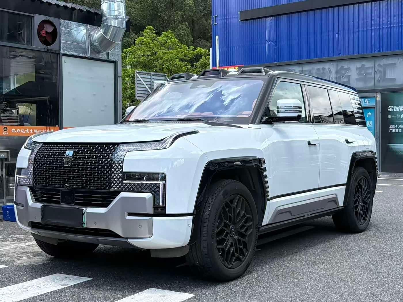 2023 Yangwang U8 White, 51,000 km, China export – photo 1