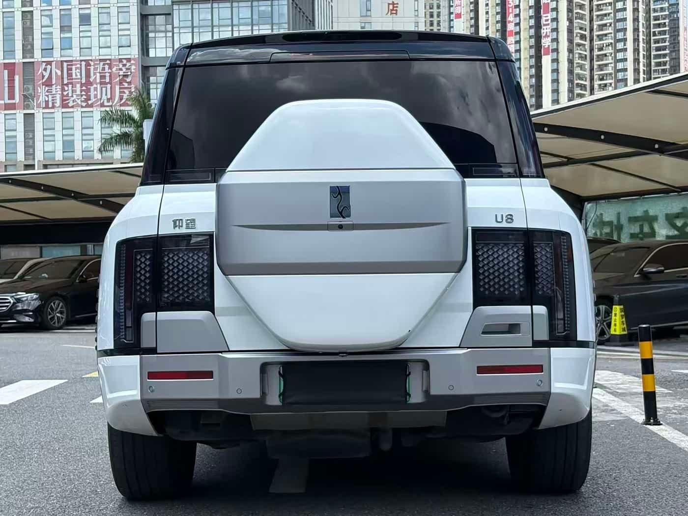 2023 Yangwang U8 White, 51,000 km, China export – photo 4
