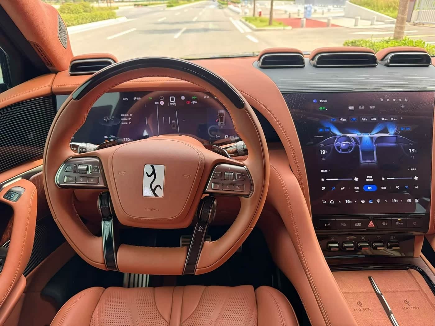 2023 Yangwang U8 Black, 20,000 km, China export – photo 5