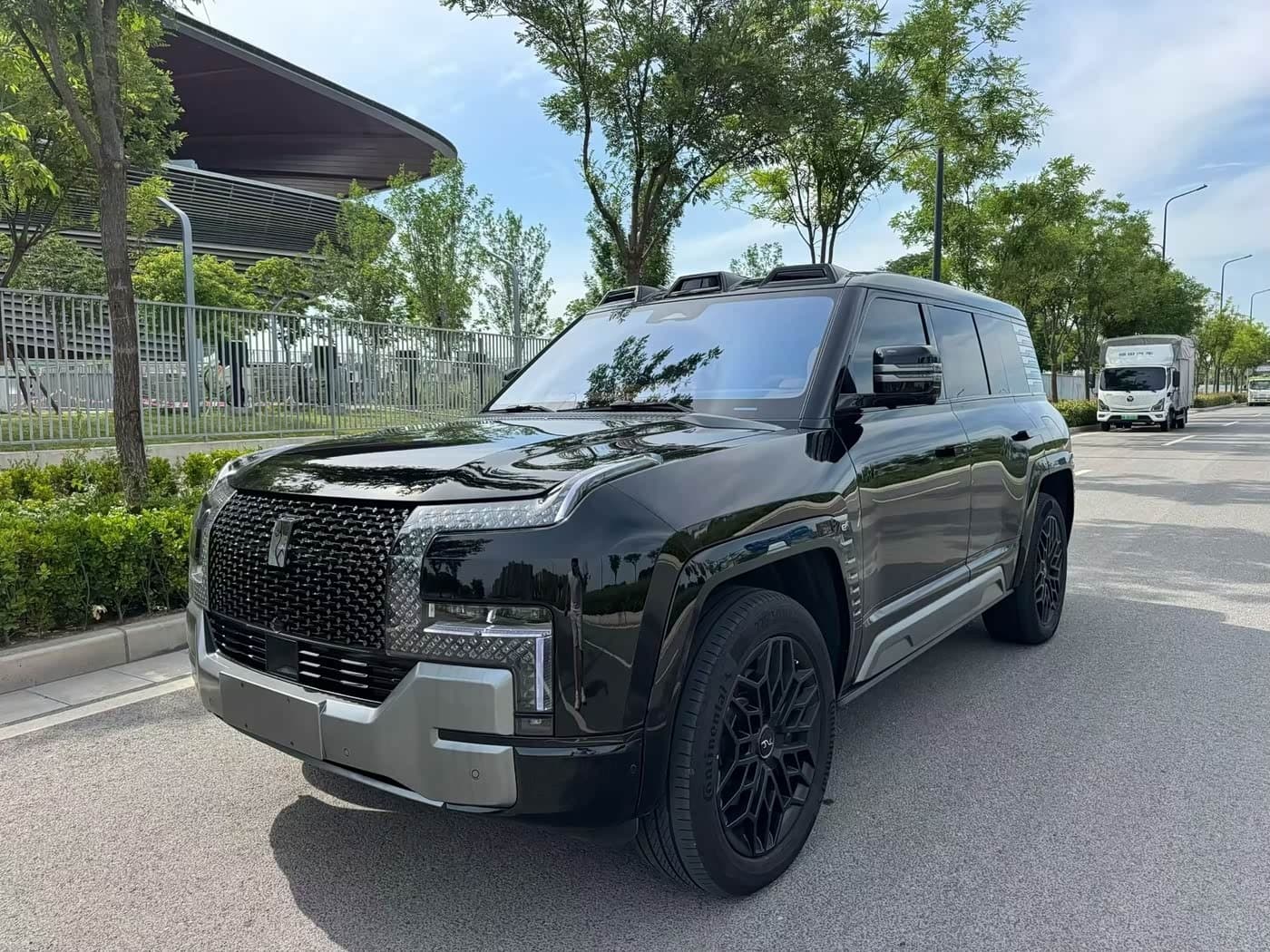 2023 Yangwang U8 Black, 20,000 km, China export – photo 1