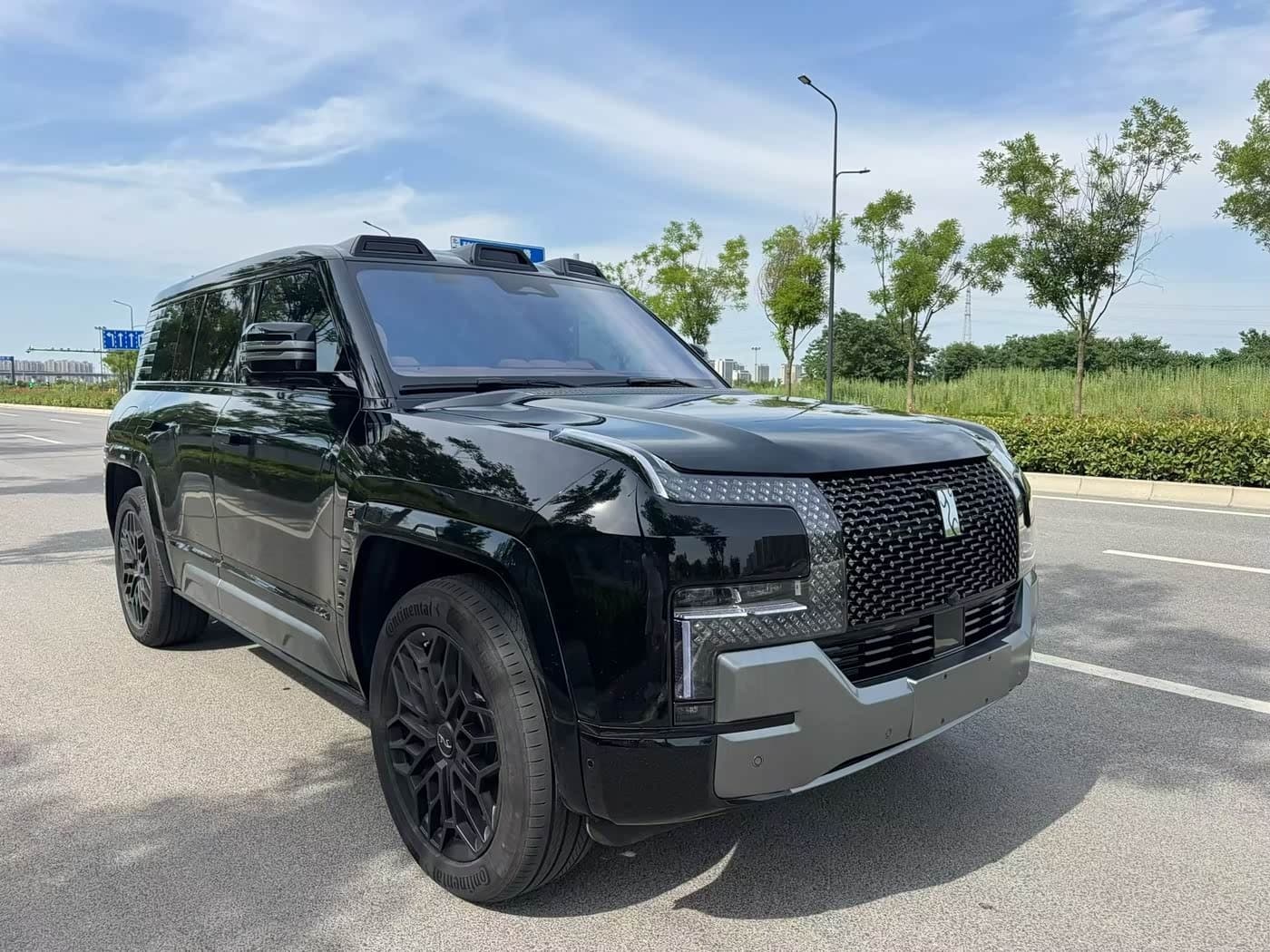 2023 Yangwang U8 Black, 20,000 km, China export – photo 3