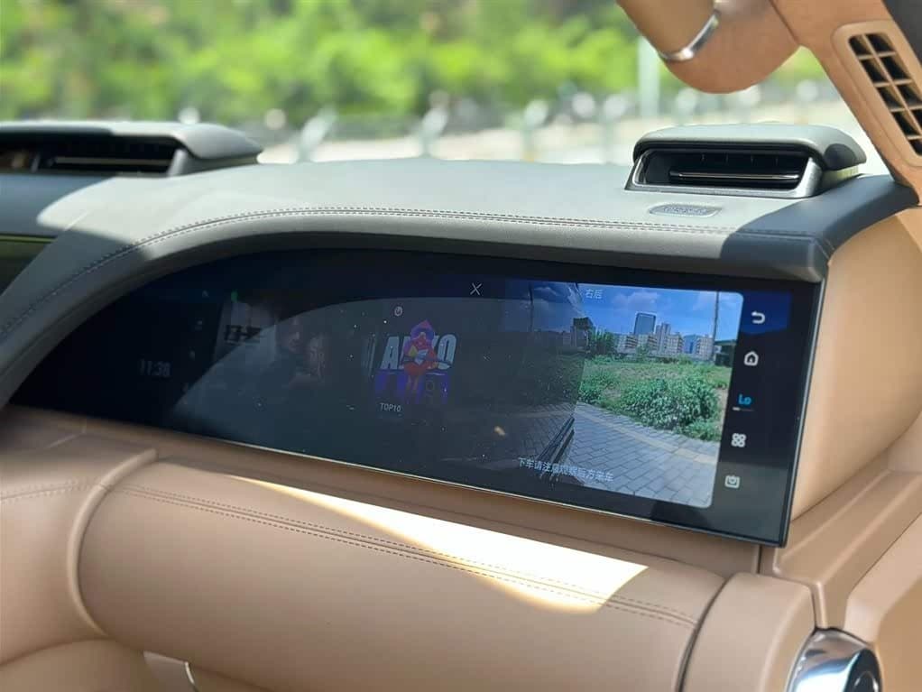 2025 Yangwang U8 L Black, 9,200 km, China export – photo 17