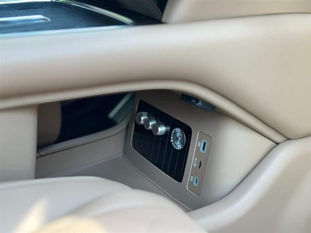 2025 Yangwang U8 L Black, 9,200 km, China export – photo 16