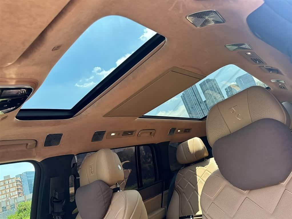 2025 Yangwang U8 L Black, 9,200 km, China export – photo 18