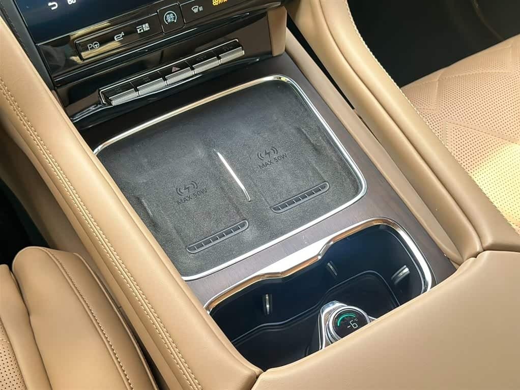2025 Yangwang U8 L Black, 9,200 km, China export – photo 19
