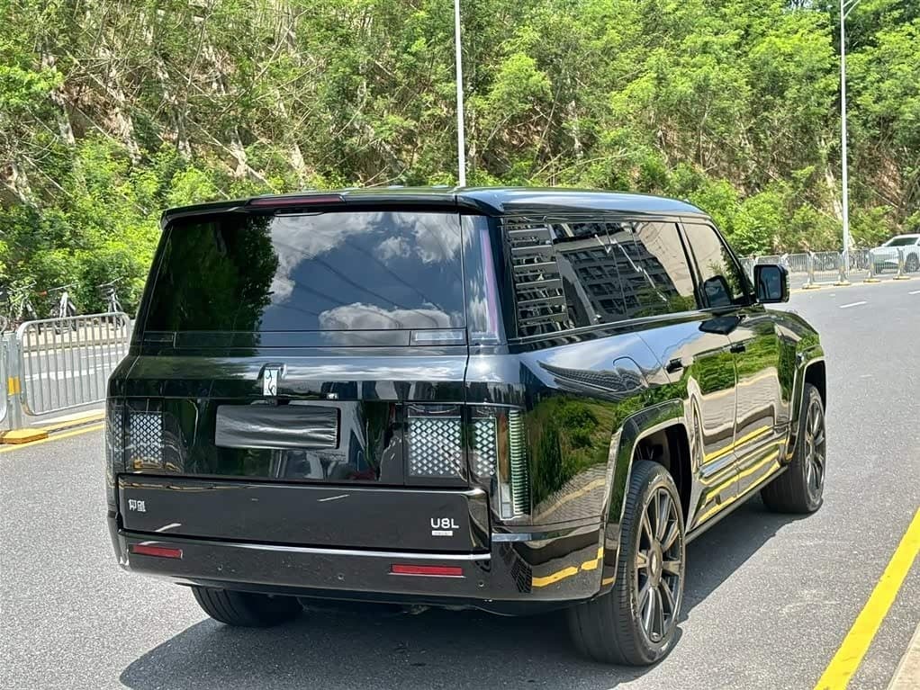 2025 Yangwang U8 L Black, 9,200 km, China export – photo 7