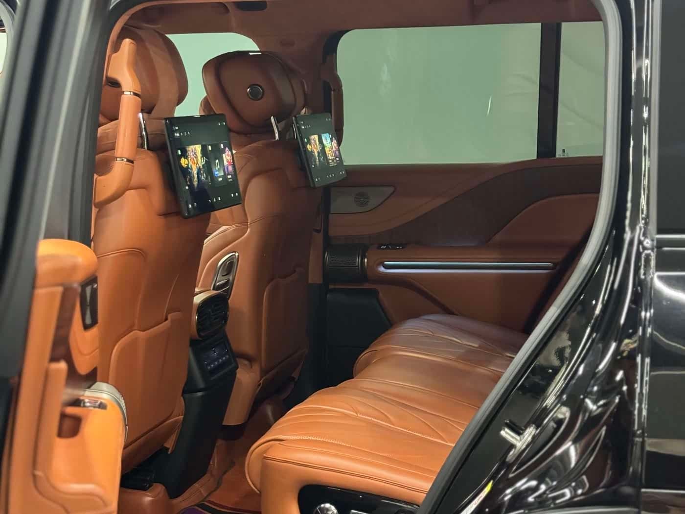 2023 Yangwang U8 Black, 58,000 km, China export – photo 9