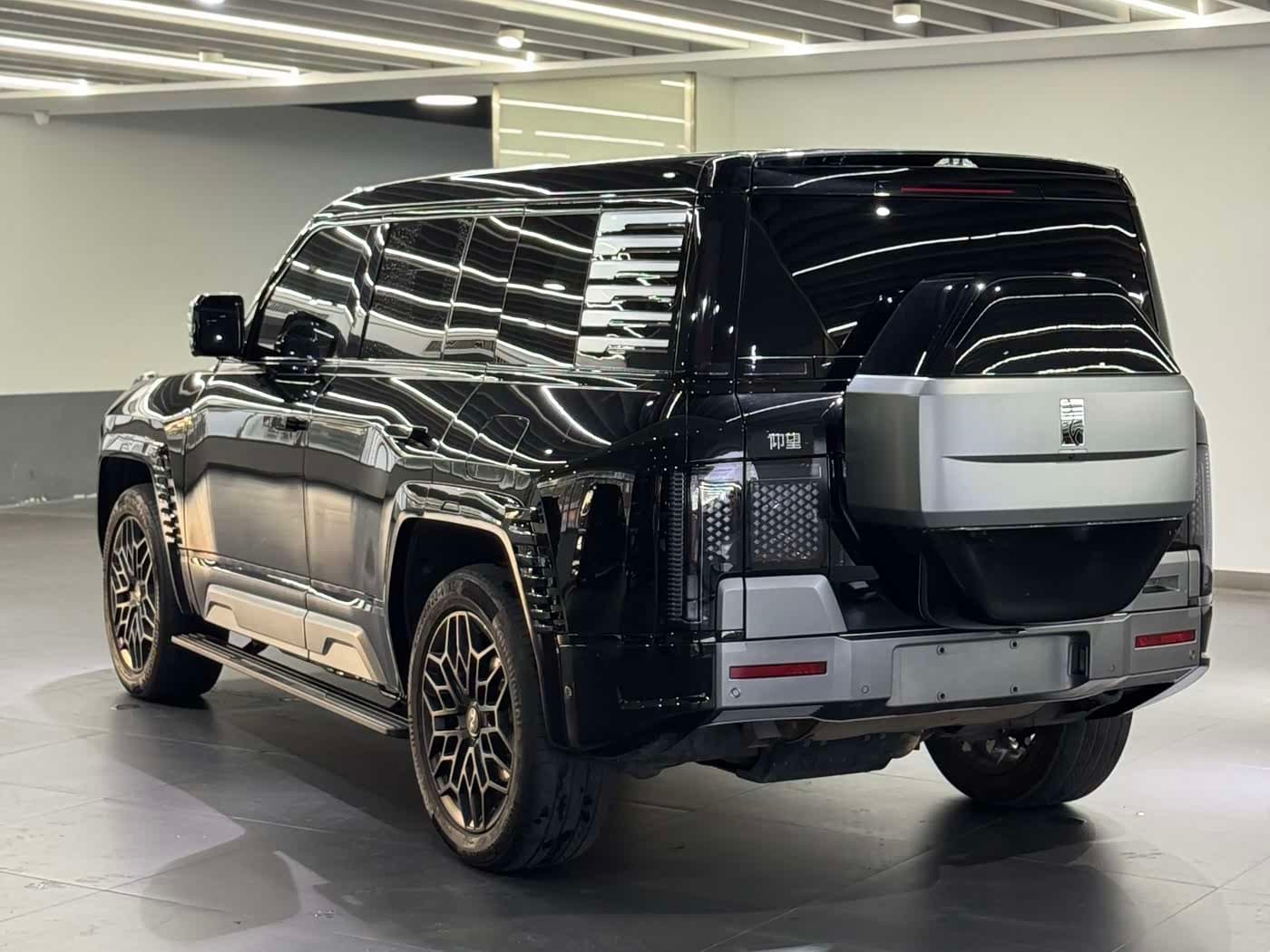 2023 Yangwang U8 Black, 58,000 km, China export – photo 10