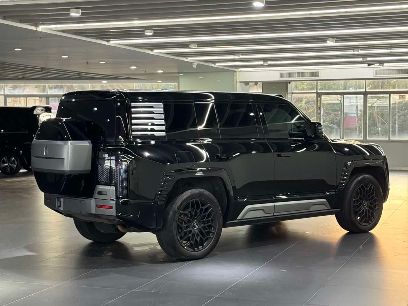 2023 Yangwang U8 Black, 58,000 km, China export – photo 12