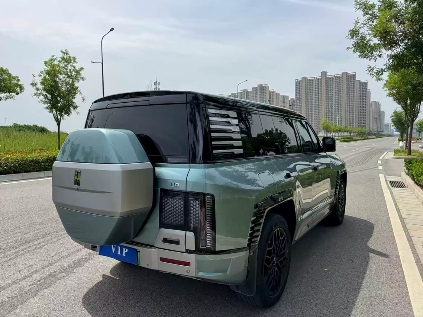 2023 Yangwang U8 Green, 30,000 km, China export – photo 7
