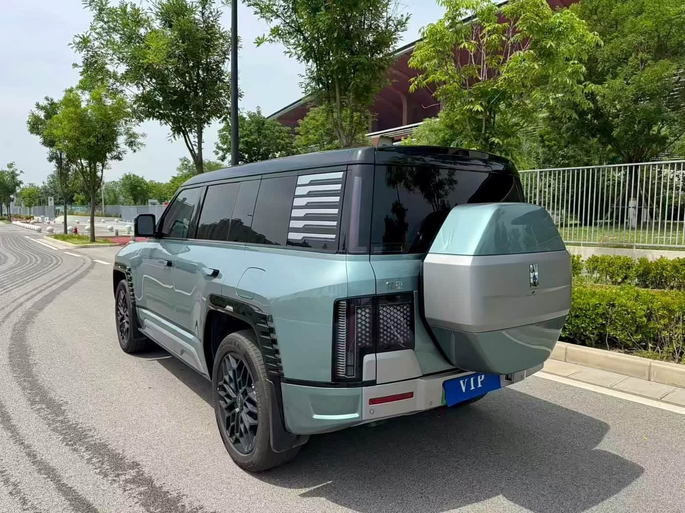 2023 Yangwang U8 Green, 30,000 km, China export – photo 9