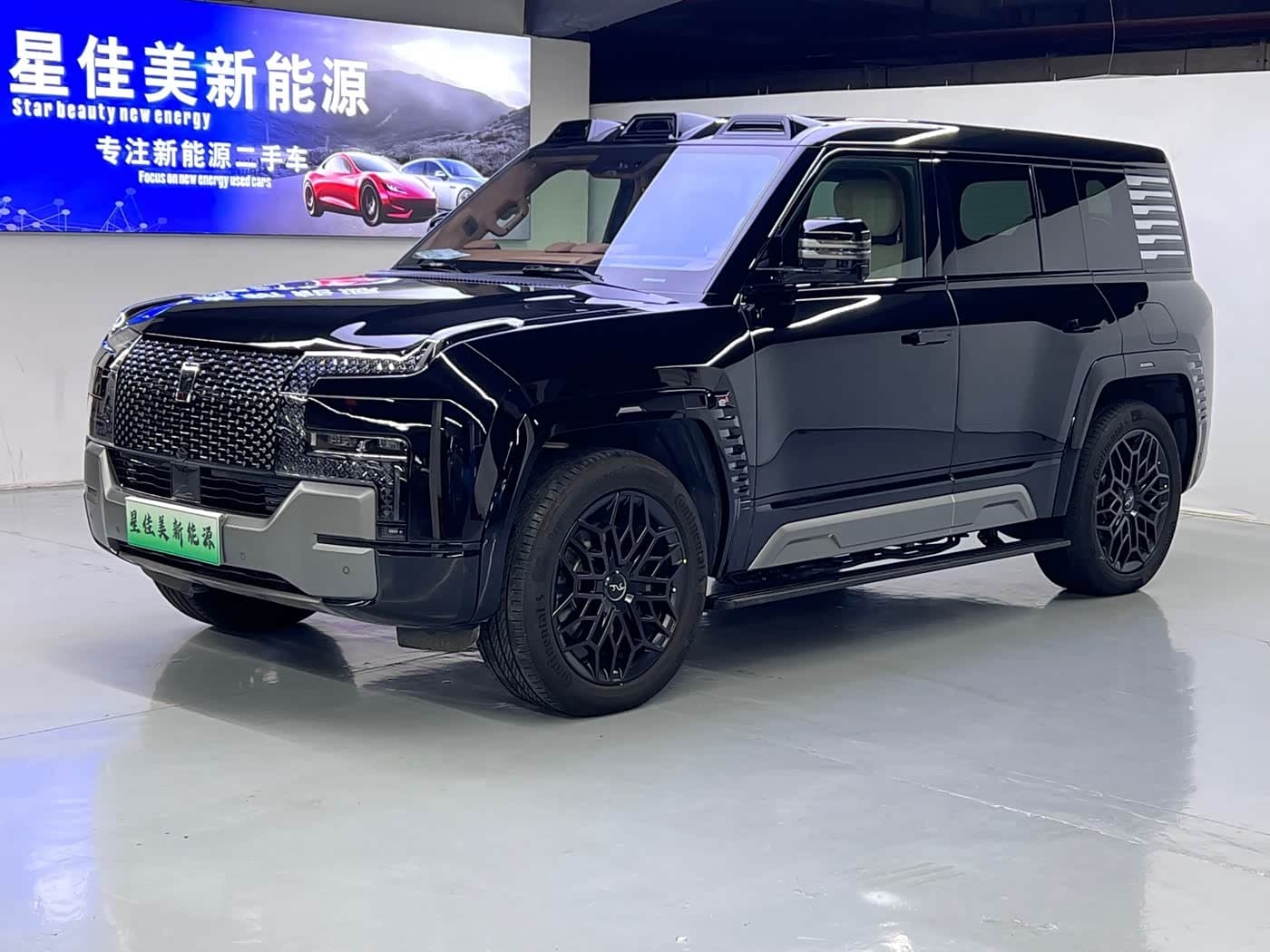 2023 Yangwang U8 Black, 11,100 km, China export – photo 1