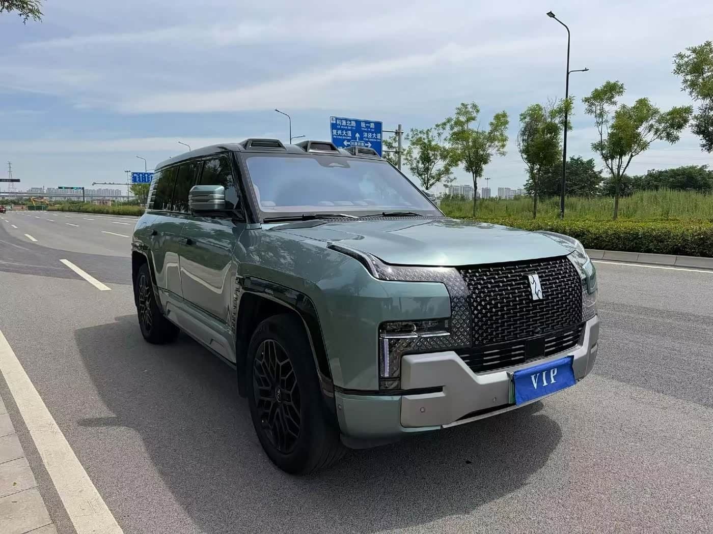 2023 Yangwang U8 Green, 30,000 km, China export – photo 3
