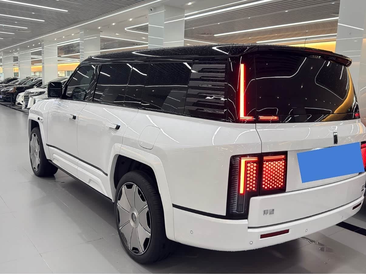 2025 Yangwang U8 L White, 2,000 km, China export – photo 8