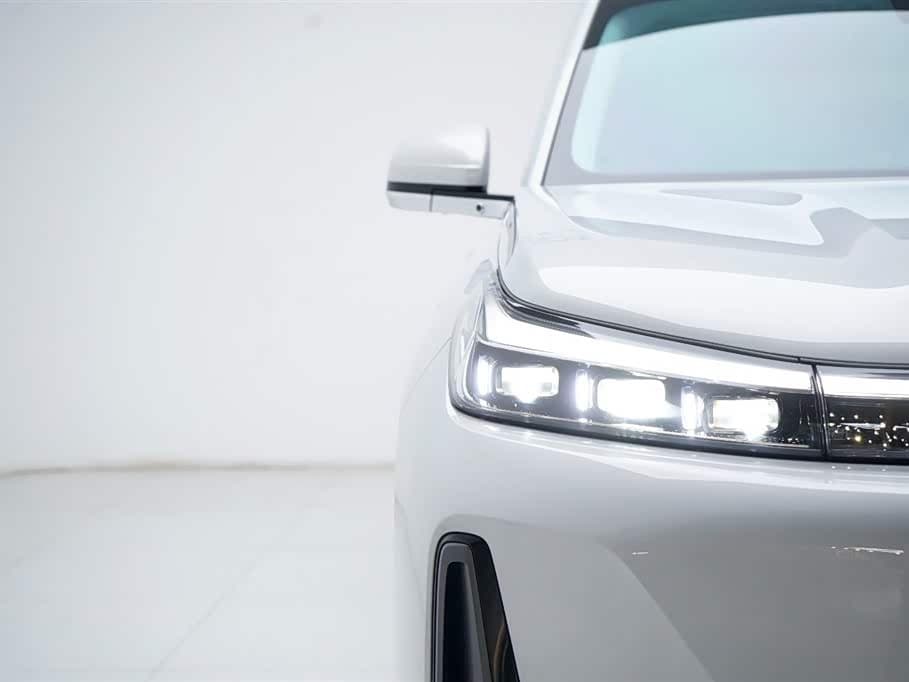 2025 Geely Galaxy Galaxy M9 White, 13,000 km, China export – photo 15