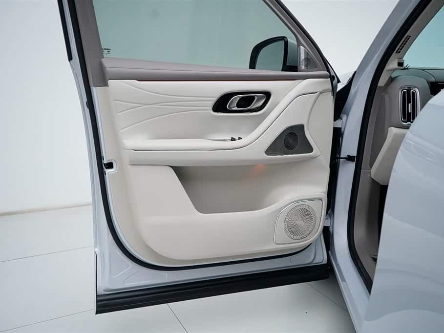 2025 Geely Galaxy Galaxy M9 White, 13,000 km, China export – photo 12