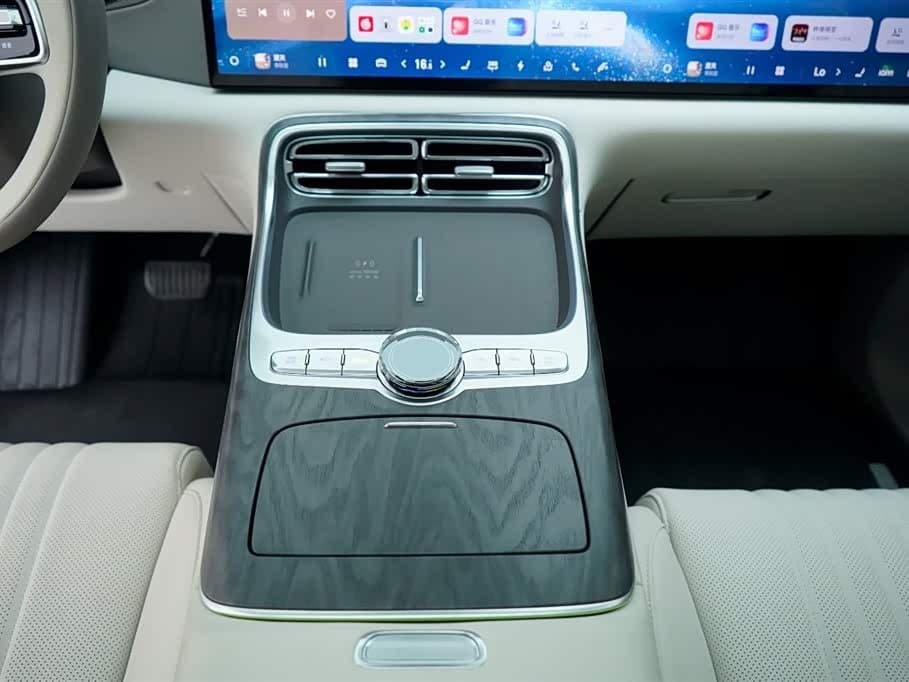 2025 Geely Galaxy Galaxy M9 White, 13,000 km, China export – photo 20
