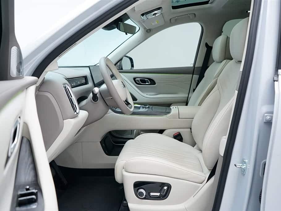 2025 Geely Galaxy Galaxy M9 White, 13,000 km, China export – photo 4