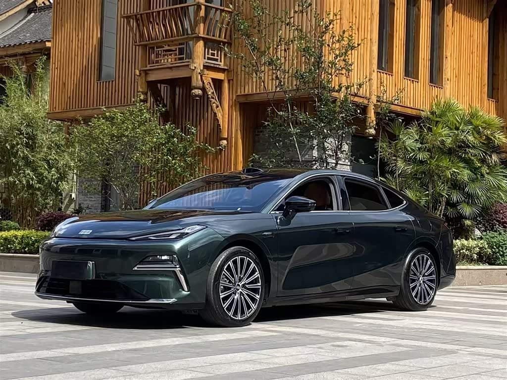 2025 Geely Galaxy Galaxy Xingyao 8 Green, 11,800 km, China export – photo 1