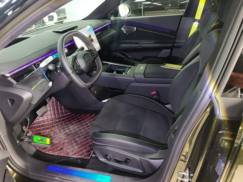 2025 Lynk & Co 10 EM-P Green, 8,300 km, China export – photo 15