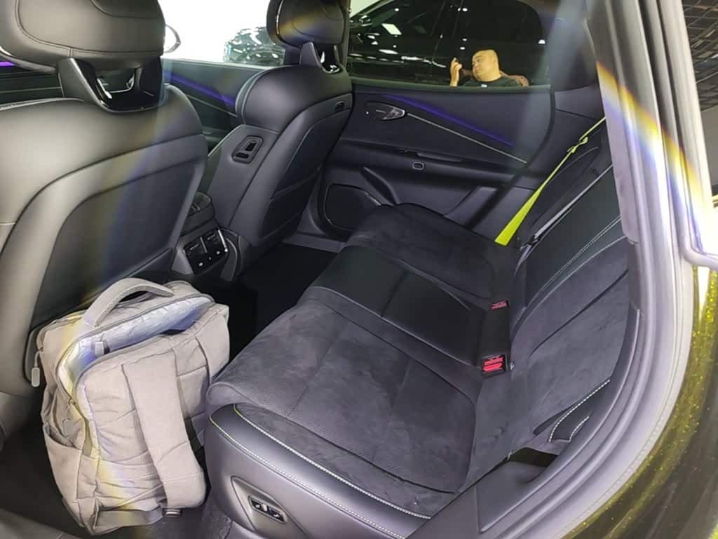 2025 Lynk & Co 10 EM-P Green, 8,300 km, China export – photo 17