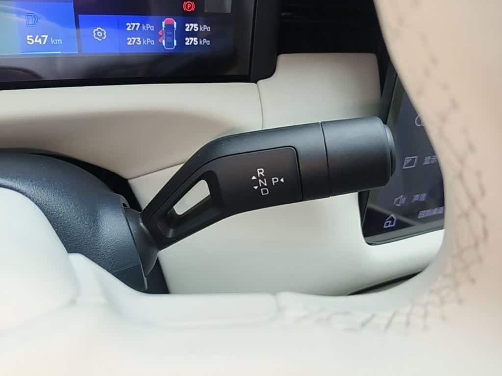 2025 Lynk & Co 900 White, 1,900 km, China export – photo 14