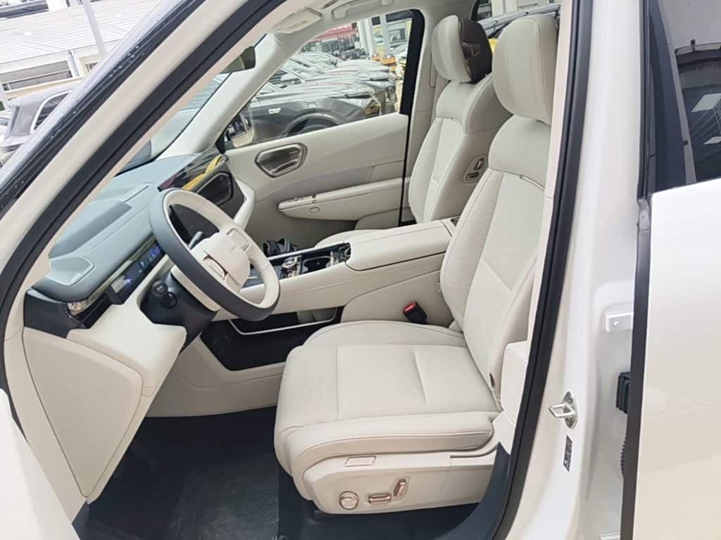 2025 Lynk & Co 900 White, 1,900 km, China export – photo 15