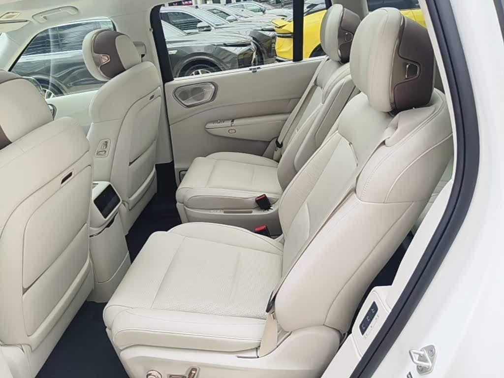 2025 Lynk & Co 900 White, 1,900 km, China export – photo 17