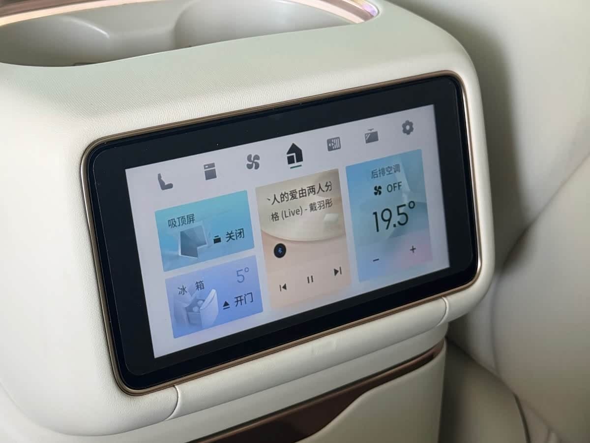 2025 Lynk & Co 900 Black, 19,000 km, China export – photo 17