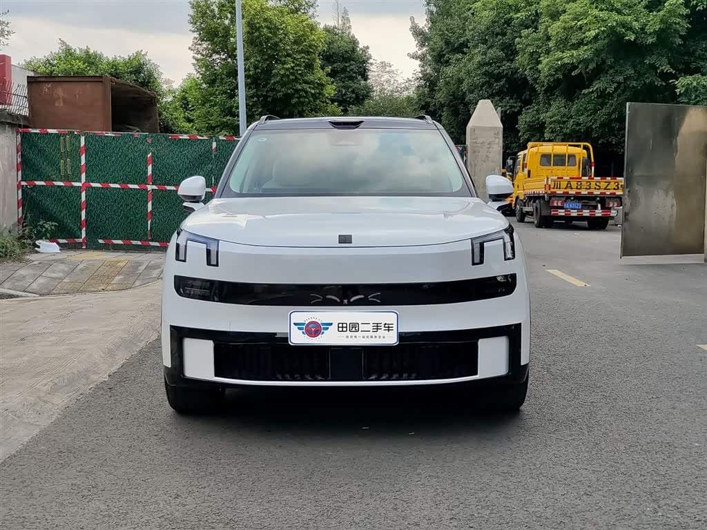 2025 Lynk & Co 900 White, 5,000 km, China export – photo 2