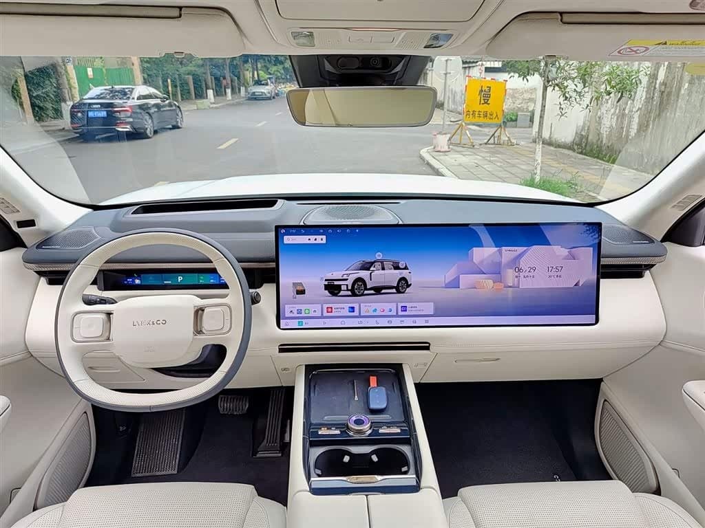 2025 Lynk & Co 900 White, 5,000 km, China export – photo 10