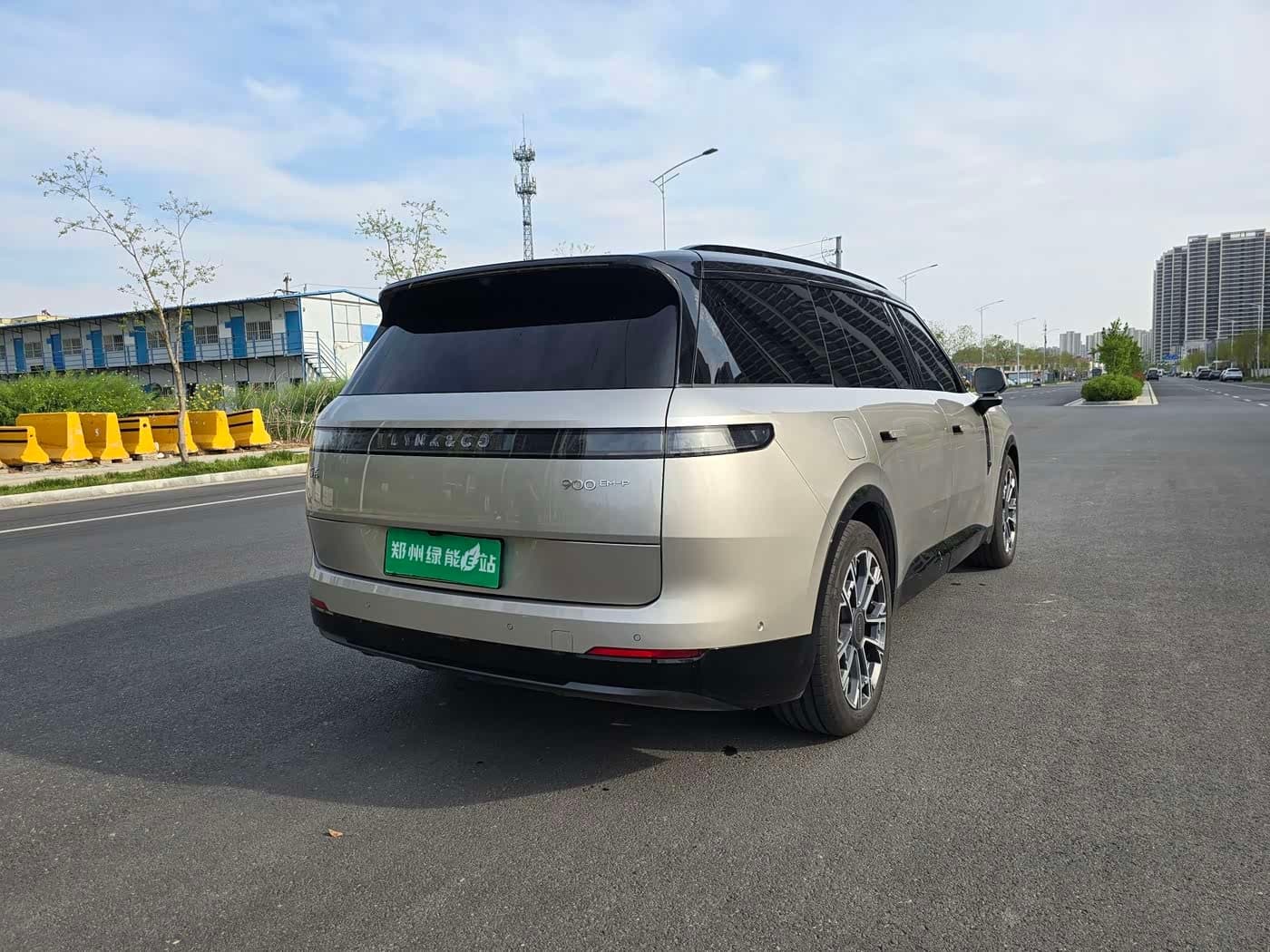 2025 Lynk & Co 900 Silbergrau, 10,000 km, China export – photo 9