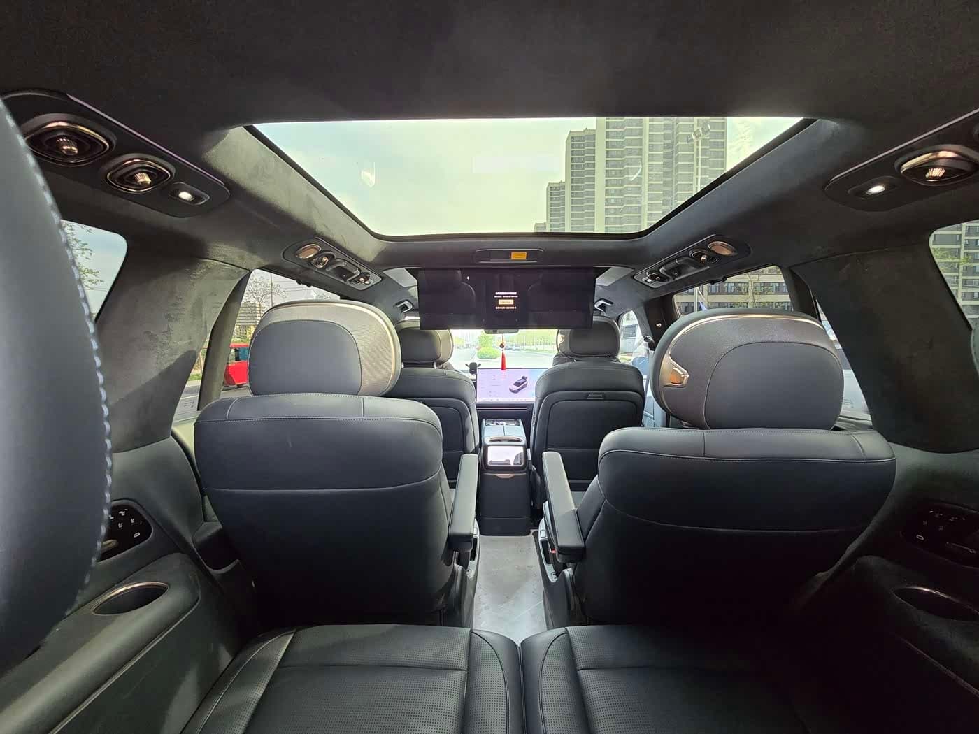 2025 Lynk & Co 900 Silbergrau, 10,000 km, China export – photo 5