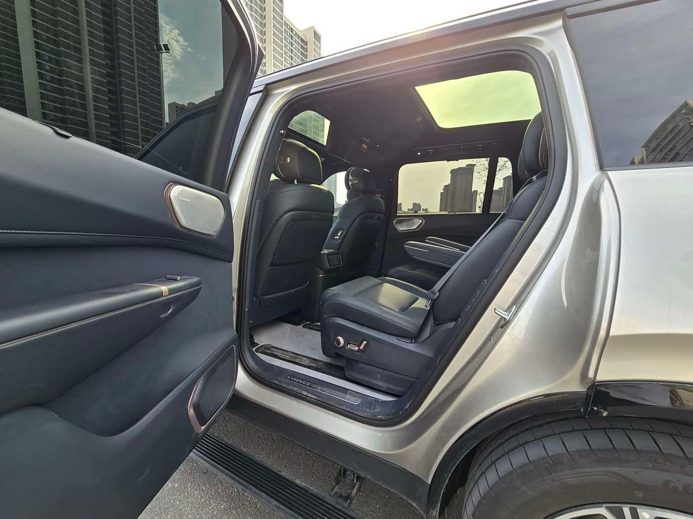 2025 Lynk & Co 900 Silbergrau, 10,000 km, China export – photo 6